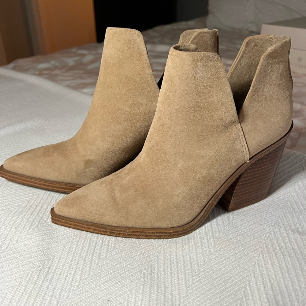 Vince Camuto Gigietta block heel bootie TORTILLA01  size 7.5